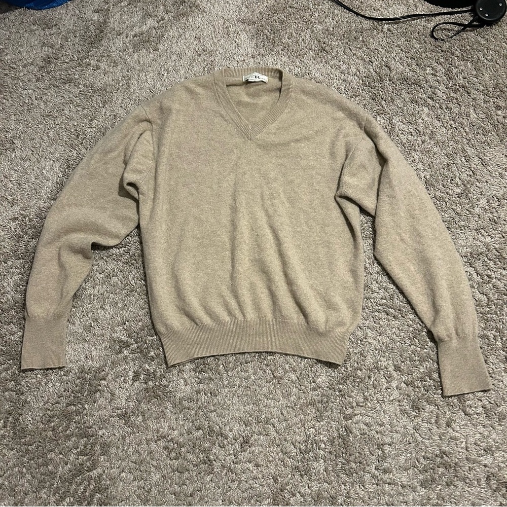2 Ply Cashmere tan v-neck sweater women’s medium